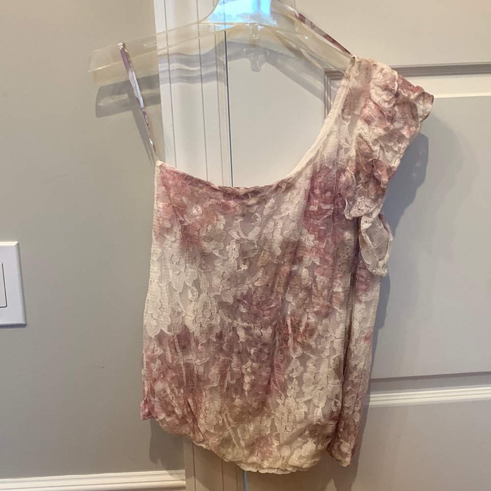 One should beautiful lace floral top .  Perfect with a great paid of jeans